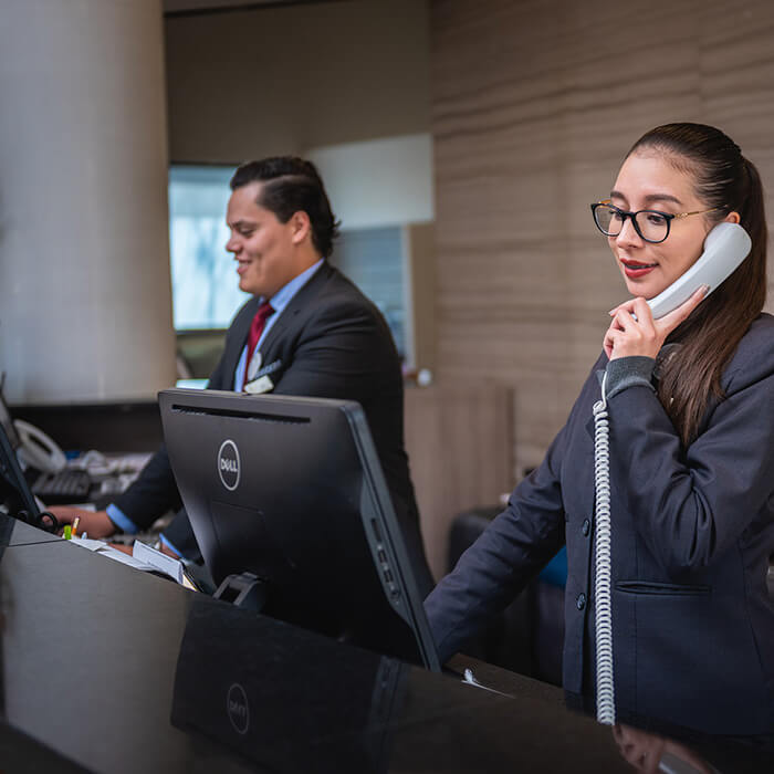 Hotel receptionists using RMS 